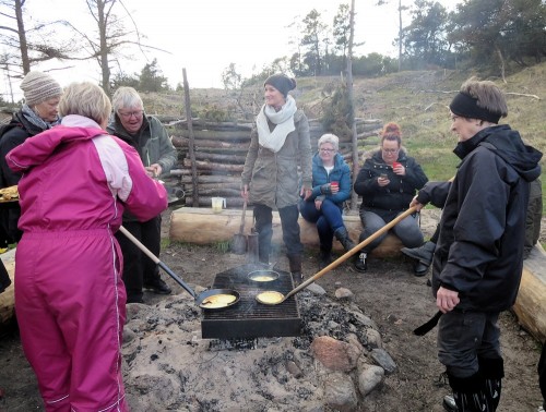 Der bages blinis ved naturmadsarrangementet 20. maj. Foto: Mie Buus/Museum Thy.