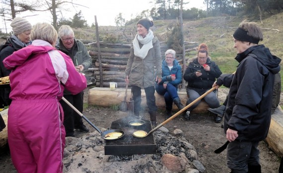 Der bages blinis ved naturmadsarrangementet 20. maj. Foto: Mie Buus/Museum Thy.