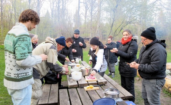 Naturmadsarrangement med grydebrød og rygeost. Foto: Mie Buus/Museum Thy.